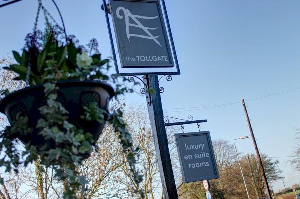 The Tollgate Inn Bradford-On-Avon Exterior photo