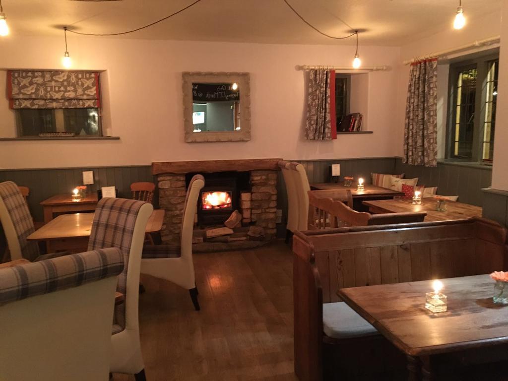 The Tollgate Inn Bradford-On-Avon Exterior photo