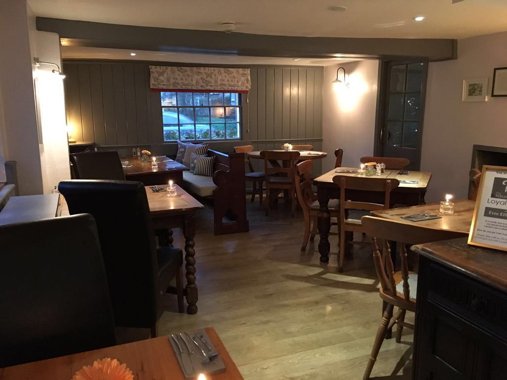 The Tollgate Inn Bradford-On-Avon Exterior photo