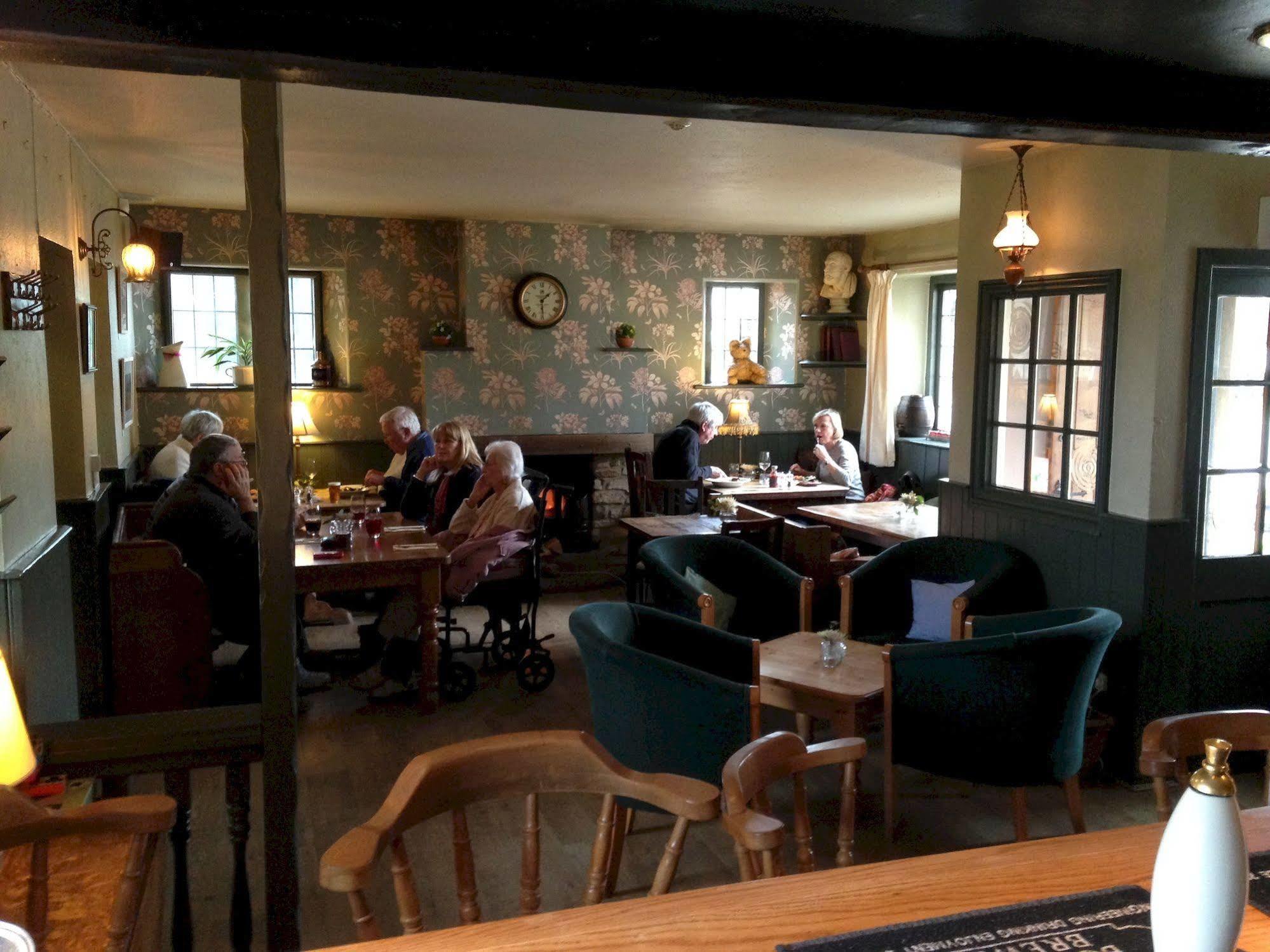 The Tollgate Inn Bradford-On-Avon Exterior photo